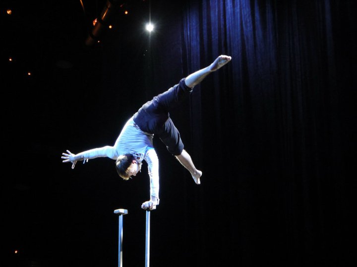 Perch hand balancing act - soloist